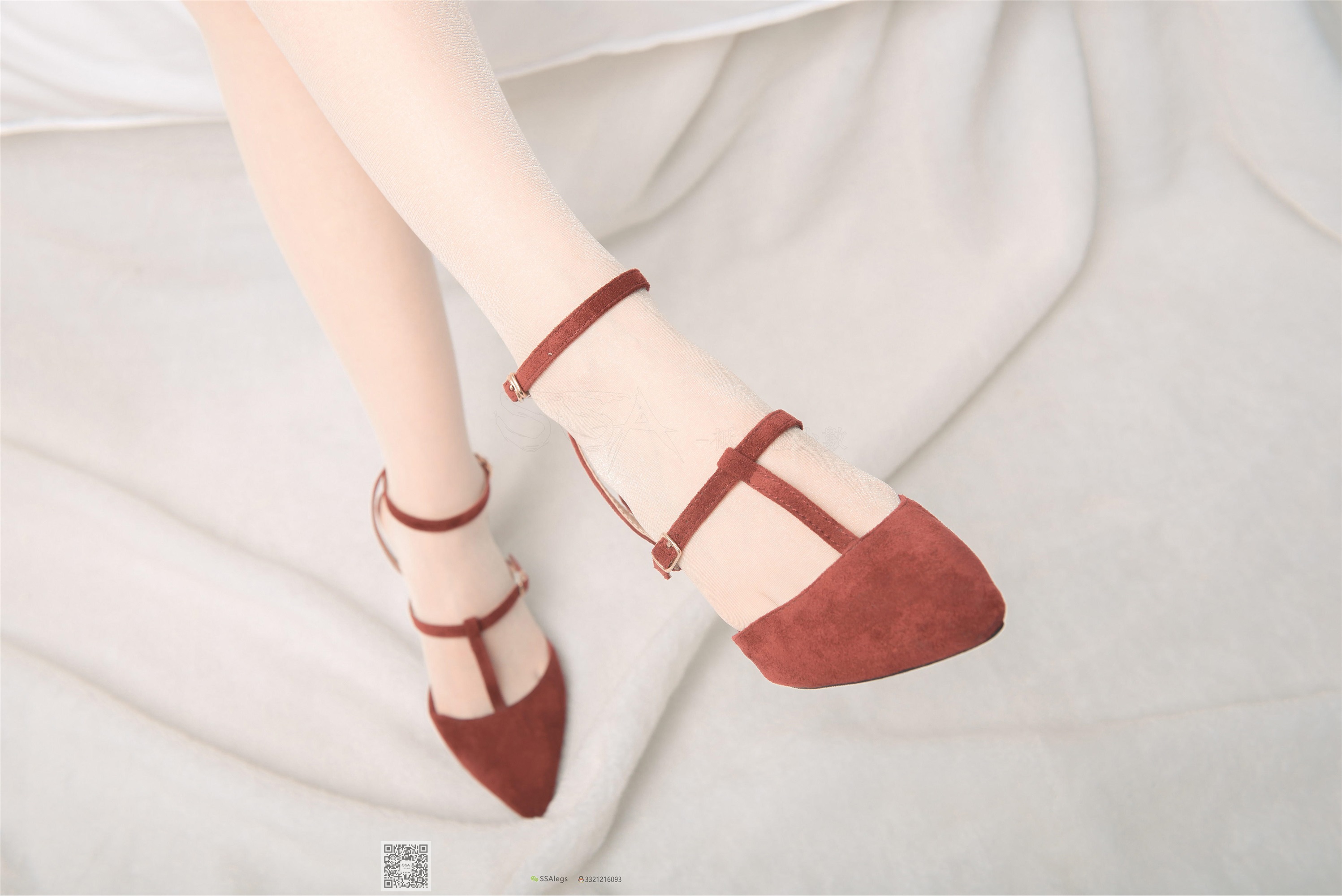 SSA丝社 NO.014 小琪琪 闪光开裆丝袜的另一种演绎